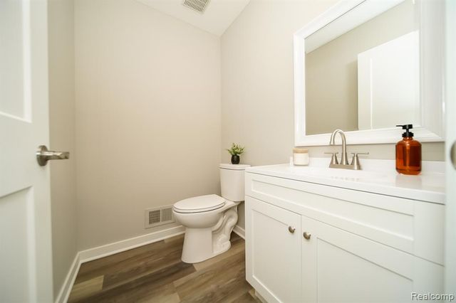 51819 Kings Pointe Drive, New Baltimore, MI 48047