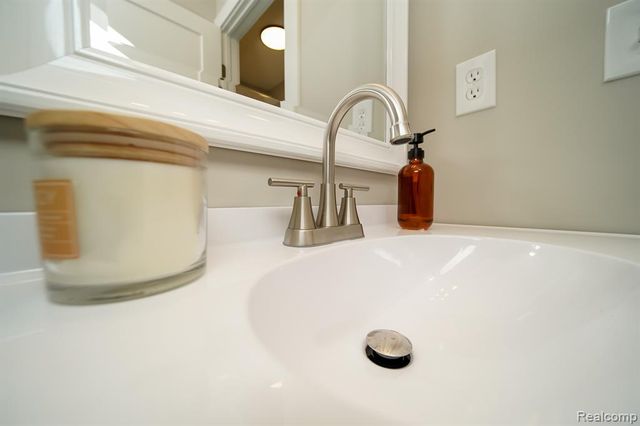 51819 Kings Pointe Drive, New Baltimore, MI 48047