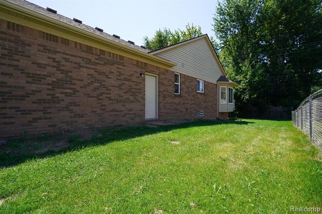 51819 Kings Pointe Drive, New Baltimore, MI 48047