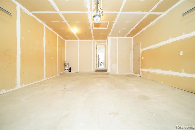 51819 Kings Pointe Drive, New Baltimore, MI 48047