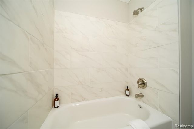 51819 Kings Pointe Drive, New Baltimore, MI 48047