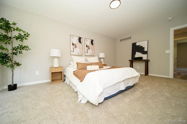 51819 Kings Pointe Drive, New Baltimore, MI 48047