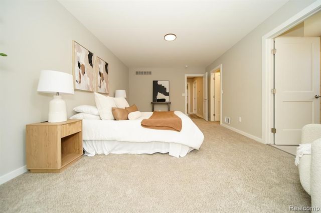 51819 Kings Pointe Drive, New Baltimore, MI 48047