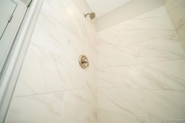 51819 Kings Pointe Drive, New Baltimore, MI 48047