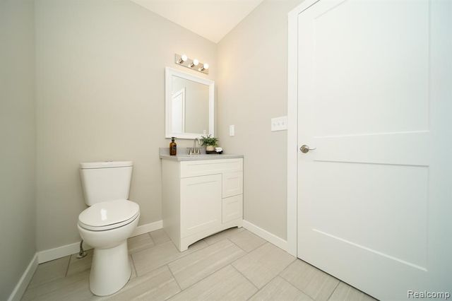 51819 Kings Pointe Drive, New Baltimore, MI 48047