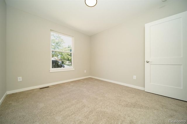 51819 Kings Pointe Drive, New Baltimore, MI 48047