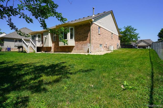 51819 Kings Pointe Drive, New Baltimore, MI 48047
