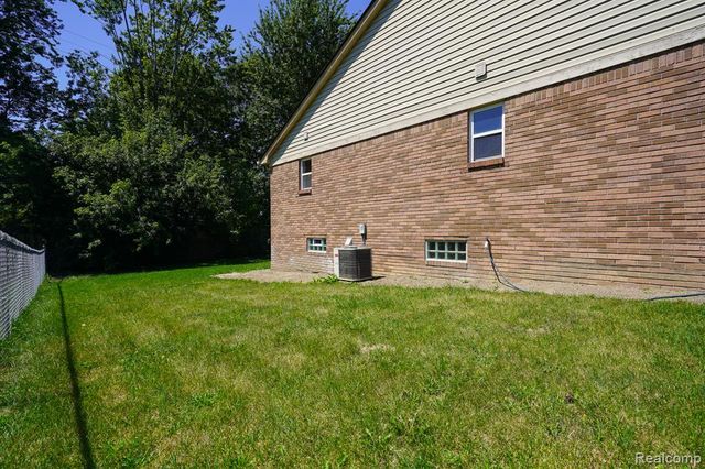 51819 Kings Pointe Drive, New Baltimore, MI 48047