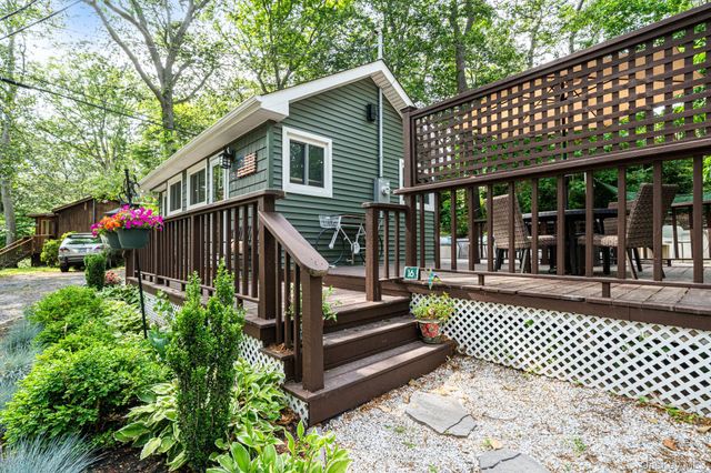 356 Oakleigh Avenue 16, Baiting Hollow, NY 11933