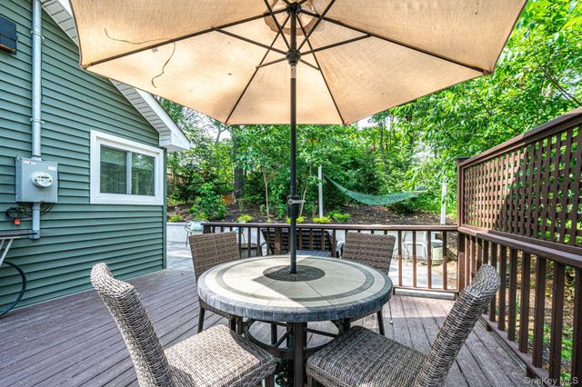 356 Oakleigh Avenue 16, Baiting Hollow, NY 11933