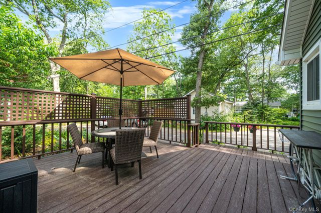 356 Oakleigh Avenue 16, Baiting Hollow, NY 11933