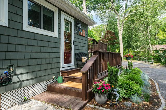 356 Oakleigh Avenue 16, Baiting Hollow, NY 11933