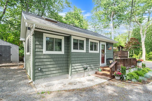 356 Oakleigh Avenue 16, Baiting Hollow, NY 11933