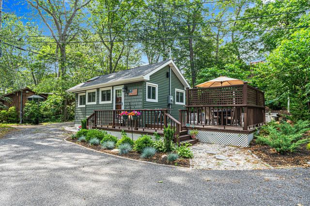356 Oakleigh Avenue 16, Baiting Hollow, NY 11933