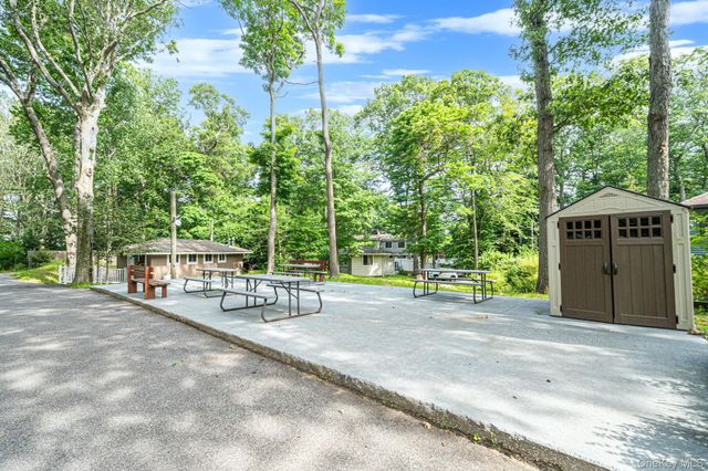 356 Oakleigh Avenue 16, Baiting Hollow, NY 11933