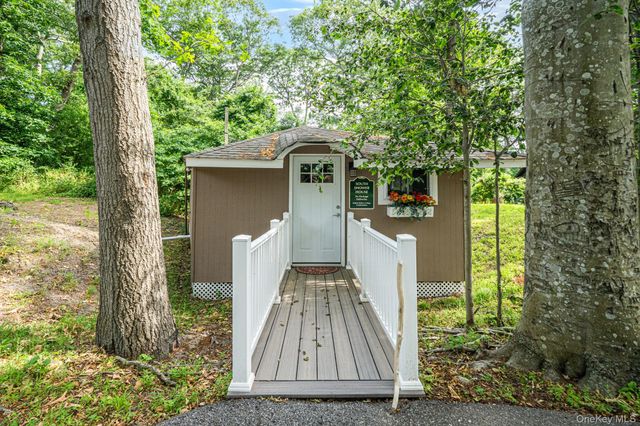 356 Oakleigh Avenue 16, Baiting Hollow, NY 11933