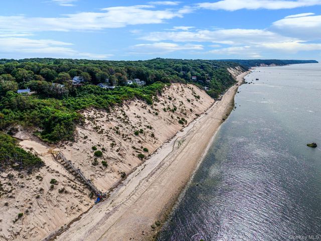 356 Oakleigh Avenue 16, Baiting Hollow, NY 11933