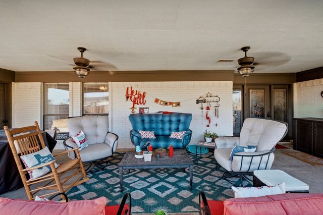 20185 Willow Glade Circle, Pilot Point, TX 76258
