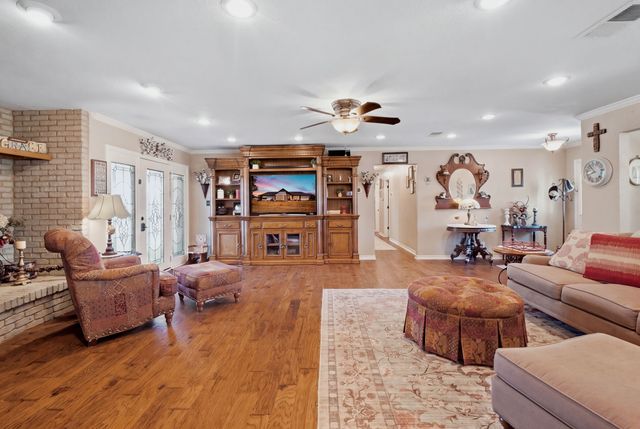 20185 Willow Glade Circle, Pilot Point, TX 76258