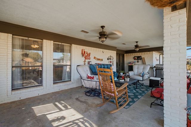 20185 Willow Glade Circle, Pilot Point, TX 76258