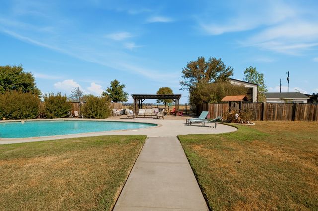 20185 Willow Glade Circle, Pilot Point, TX 76258