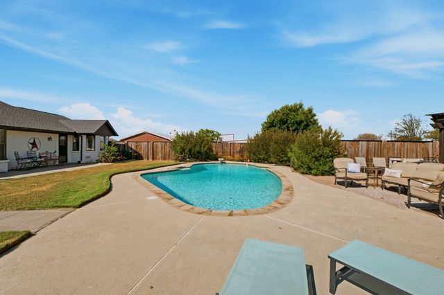 20185 Willow Glade Circle, Pilot Point, TX 76258