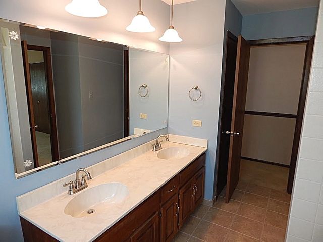 8101 Braeburn Lane, Orland Park, IL 60462