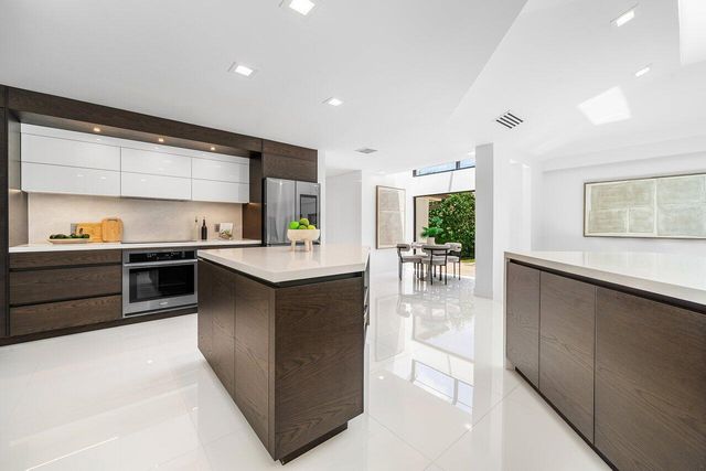 1648 Breakers West Boulevard, West Palm Beach, FL 33411