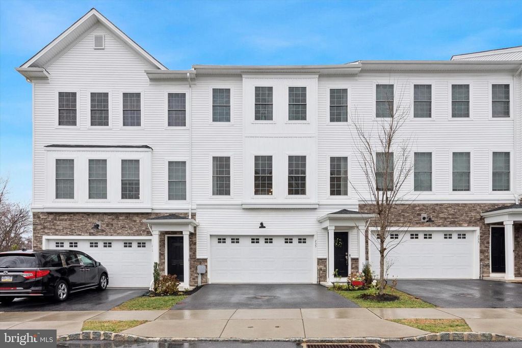 235 RED LEAF LN, Exton, PA 19341