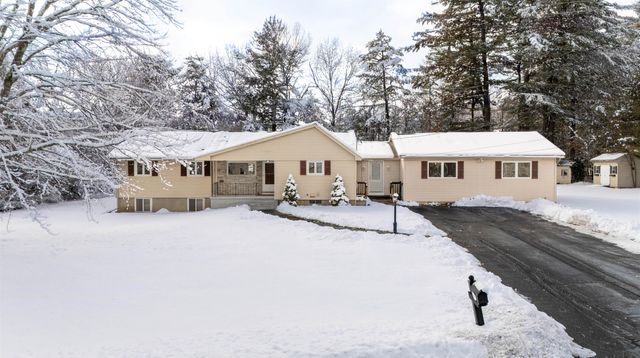 3 Woodbury Drive, Nashua, NH 03062