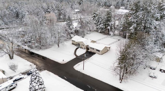 3 Woodbury Drive, Nashua, NH 03062