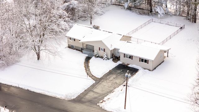 3 Woodbury Drive, Nashua, NH 03062