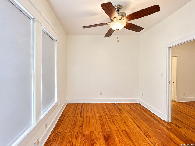 936 W Summit Ave, San Antonio, TX 78201