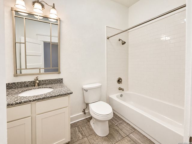 936 W Summit Ave, San Antonio, TX 78201