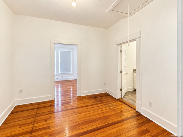 936 W Summit Ave, San Antonio, TX 78201