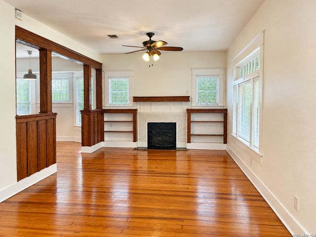 936 W Summit Ave, San Antonio, TX 78201