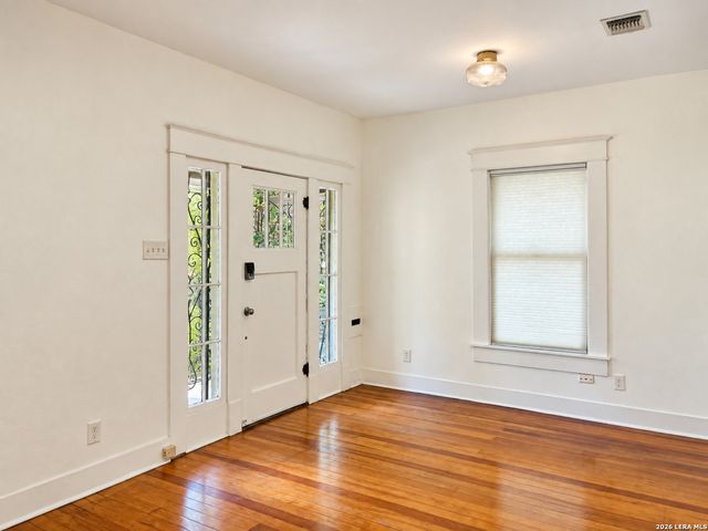 936 W Summit Ave, San Antonio, TX 78201