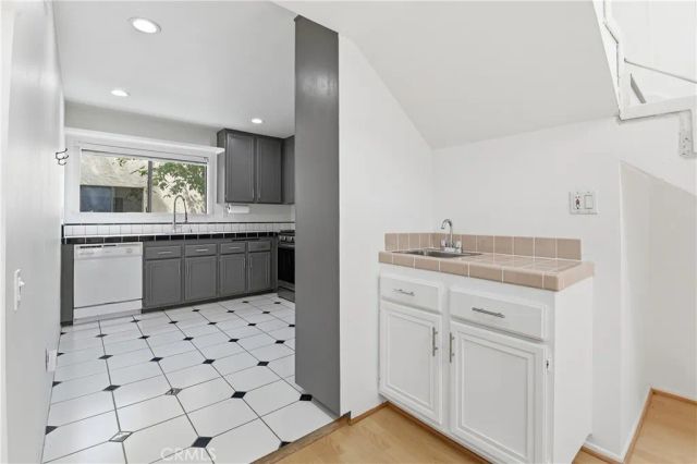 6121 Shoup Avenue 35, Woodland Hills, CA 91367