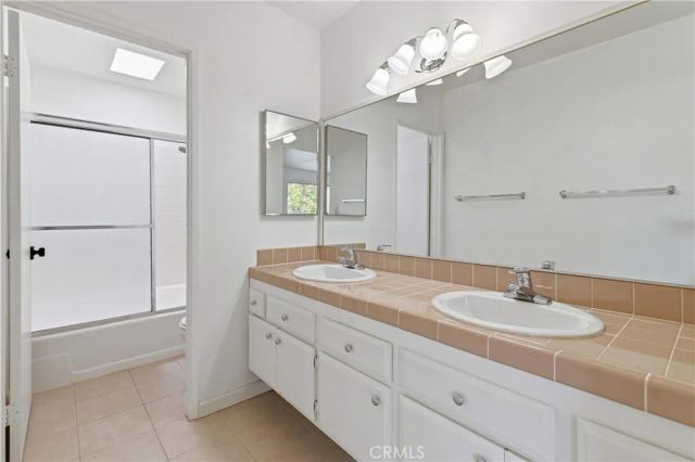 6121 Shoup Avenue 35, Woodland Hills, CA 91367