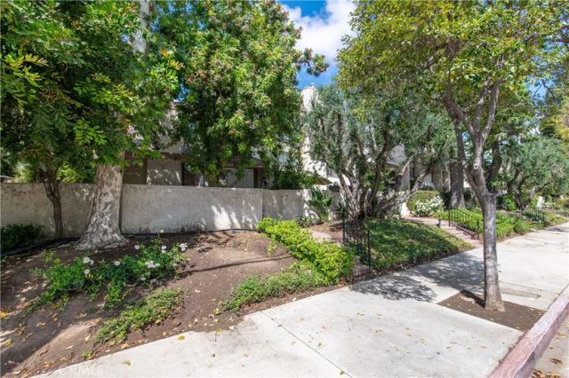 6121 Shoup Avenue 35, Woodland Hills, CA 91367