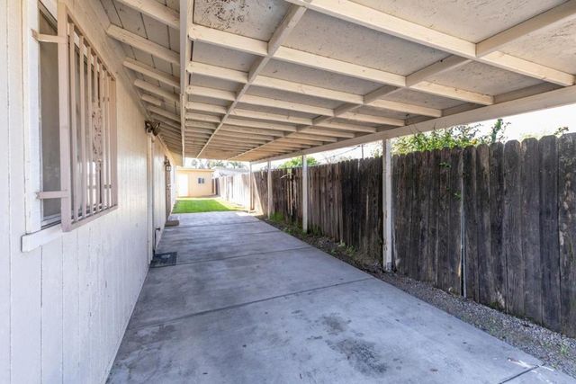 377 W Alluvial Avenue, Pinedale, CA 93650