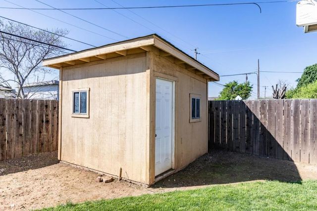 377 W Alluvial Avenue, Pinedale, CA 93650