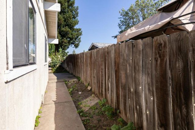 377 W Alluvial Avenue, Pinedale, CA 93650