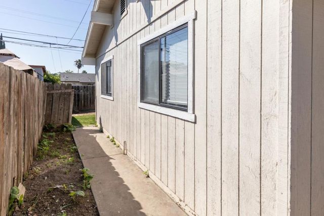 377 W Alluvial Avenue, Pinedale, CA 93650