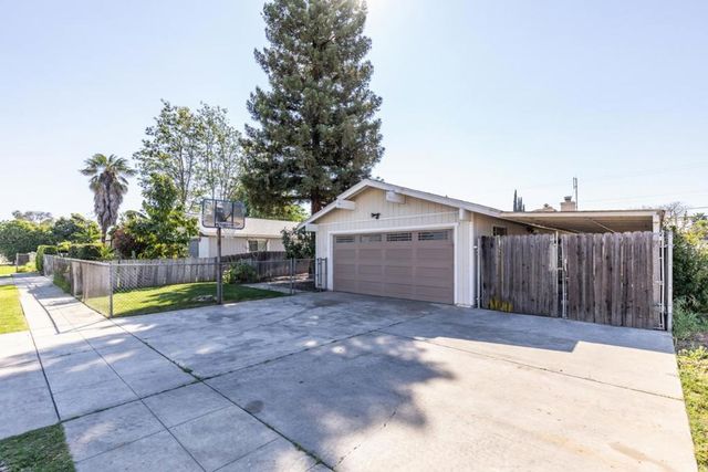 377 W Alluvial Avenue, Pinedale, CA 93650