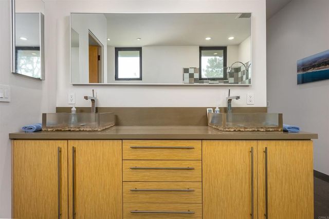 602 Glenmont Dr, Solana Beach, CA 92075