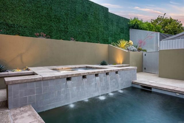 602 Glenmont Dr, Solana Beach, CA 92075