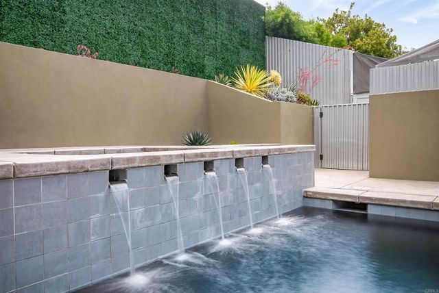 602 Glenmont Dr, Solana Beach, CA 92075