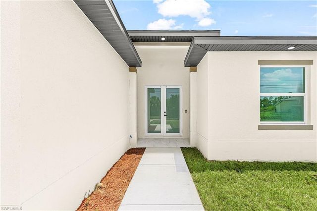 748 Chestnut ST E, Lehigh Acres, FL 33974