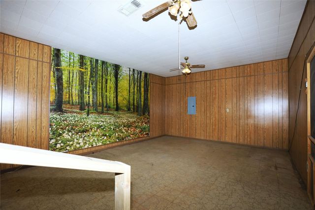 700 Wesley Drive Drive, Clute, TX 77531